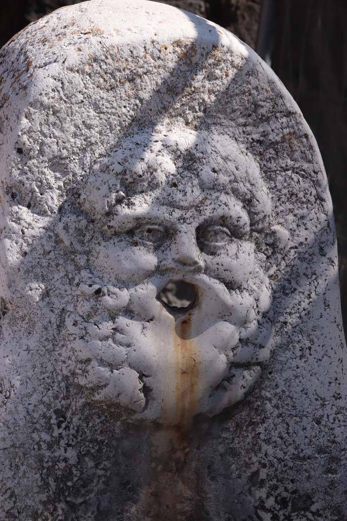 Decumanus Maximus, Herculaneum, September 2019.
Fountain decorated with head of Hercules, at east end of the Decumanus Maximus.
Photo courtesy of Klaus Heese.